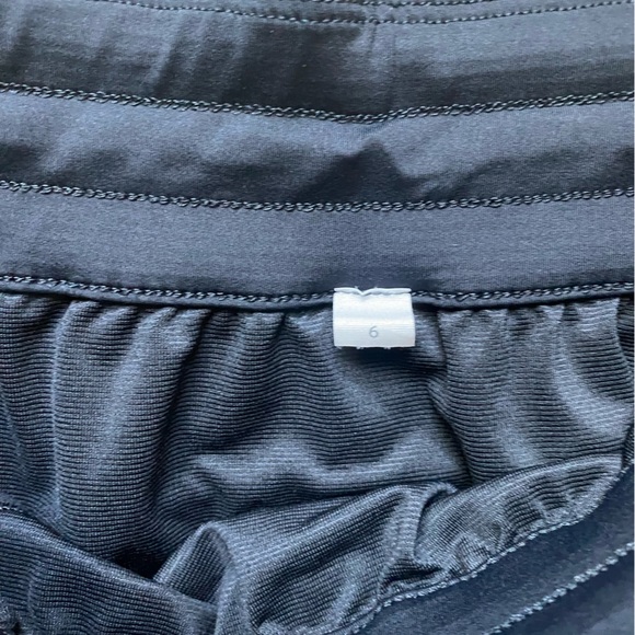 Lululemon tracker shorts - Picture 3 of 3